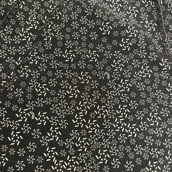 LOLE Women’s Workout Capris, Black and White Small Floral Pattern, Size: Medium - Picture 3 of 5